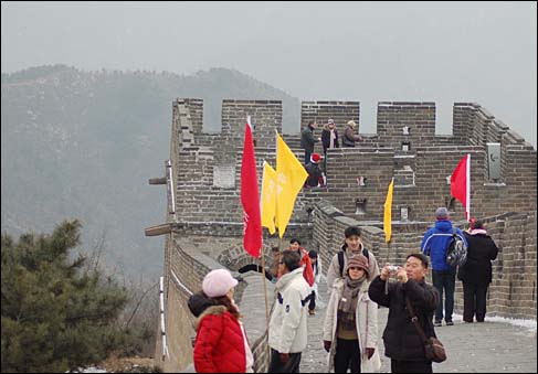 팩 여행은 일률적인 룰에 따라서 여행 코스와 내용이 결정된다. 사진은 만리장성 빠다링 